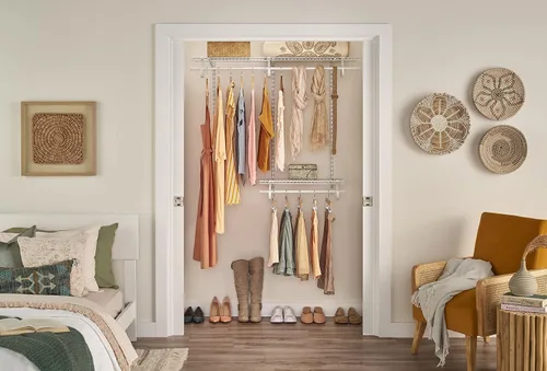 Miniatura 3 de ClosetMaid 2087 ShelfTrack - Kit organizador de armario ajustable de 2 a 4 pies, cesta de estante colgante de alambre blanco para almacenamiento