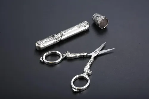 Miniatura 7 de Hicello Kit de tijeras, tijeras de coser vintage, dedal y hilo de metal, herramientas de costura, juego de costura para bordar, punto de cruz