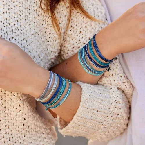 Miniatura 11 de Pura Vida Paquete de pulseras de la amistad, juego de 10 pulseras apilables para mujer, pulseras hechas a mano y pulseras bonitas, accesorios
