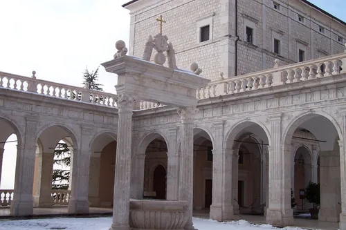 Miniatura 12 de Medalla de cruz esmaltada de San Benito con cápsula de suelo Monte Cassino