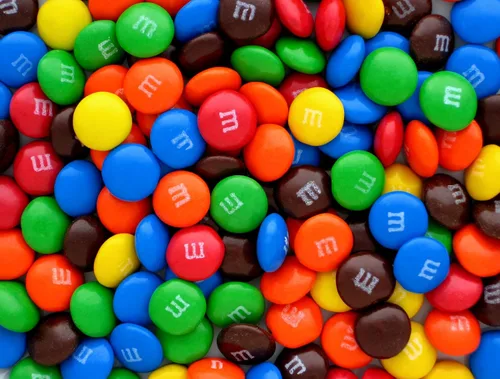 Miniatura 4 de M&M's - Paquetes de chocolate con leche de tamaño divertido (paquete de 60) (aproximadamente 2.2 libras)