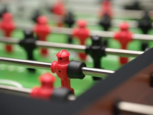 Miniatura 4 de Pro Foos II: Mesa de futbolín de grado comercial y tamaño reglamentario para adultos, juego de fútbol de mesa de calidad de competencia
