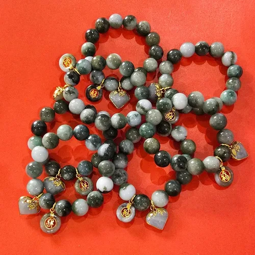 Miniatura 5 de Pulsera de jade tailandés de 0.55 pulgadas – Cuentas redondas a rayas verdes naturales Pulsera elástica de energía curativa con dije de corazón