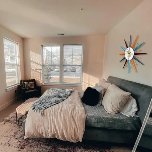 Miniatura 4 de FIELDY Reloj de pared grande de 31 pulgadas con estilo de mediados de siglo, reloj de pared con diseño de estrella, sin tictac, reloj de pared 3D