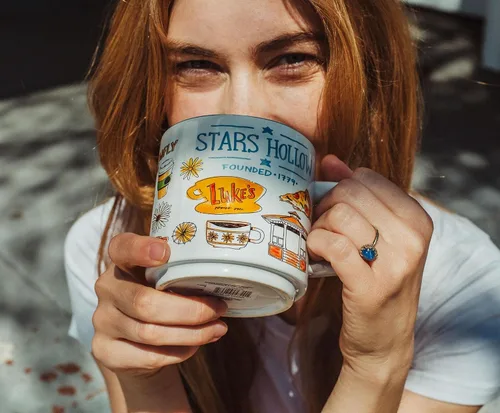 Miniatura 4 de Taza de cerámica con iconos de Gilmore Girls de Stars Hollow Taza grande de café para espresso, cafeína, bebidas, artículos esenciales