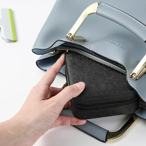 Miniatura 3 de Mini joyero portátil de viaje de cuero para joyas, organizador de anillos, caja de regalo de almacenamiento, para niñas y mujeres (negro).