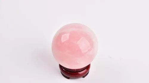 Miniatura 2 de JIC Gem Bola de Cristal Curativo Mágico de Cuarzo Rosa Natural de 2.9 Pulgadas Esfera Ornamental con Soporte de Madera para Decoración, Meditación
