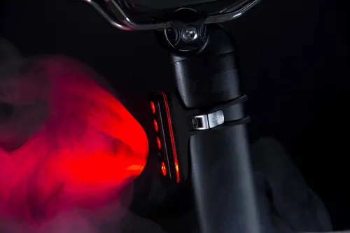 Miniatura 5 de Knog Blinder Road R70 luz recargable con USB trasero