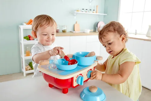 Miniatura 2 de Hape Juego de cocina para niños pequeños Juego de cocina de madera de 6 piezas, juego de cocina con estufa de juguete, sartén, cuchara, espátula