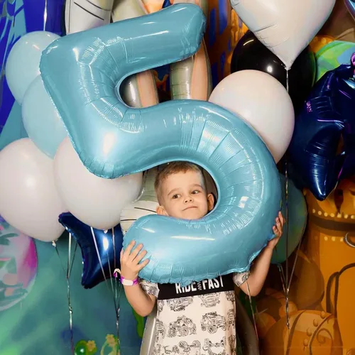 Miniatura 7 de Globos de número azul pastel de 40 pulgadas, globo gigante autoinflable de aluminio número 5 de cumpleaños para niños, globos azul bebé para hombres