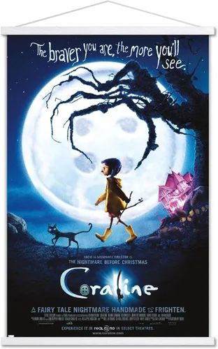 Miniatura 9 de Trends International Coraline - Póster de pared de una hoja Braver, 22.37 x 34.00 pulgadas, paquete de impresión premium y colgador de madera de haya
