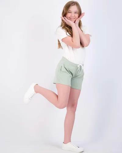 Miniatura 6 de Real Essentials Paquete de 4 pantalones cortos deportivos de malla para niñas con bolsillos