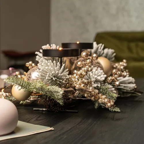 Miniatura 5 de YULETIME Candelabro triple de Navidad de 28 pulgadas, portavelas navideño con tres bandejas, bolas doradas, bayas y hojas doradas, agujas de pino
