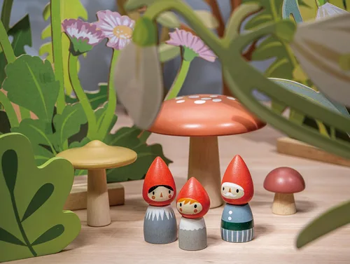 Miniatura 6 de Tender Leaf Toys - Familia de gnomos del bosque - Juego imaginativo de madera maciza de 8 piezas, decoración de guardería - Promueve la creatividad