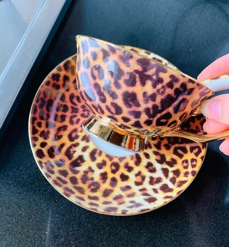 Miniatura 3 de YBK Tech - Juego de tazas y platillos de porcelana estilo europeo, taza de café de cerámica para el hogar, cocina, boda (patrón de leopardo)