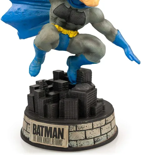 Miniatura 2 de Exclusivo Batman Bobblehead Cuenta con Batman en una pose de superhéroe Diseño de resina de 8 pulgadas