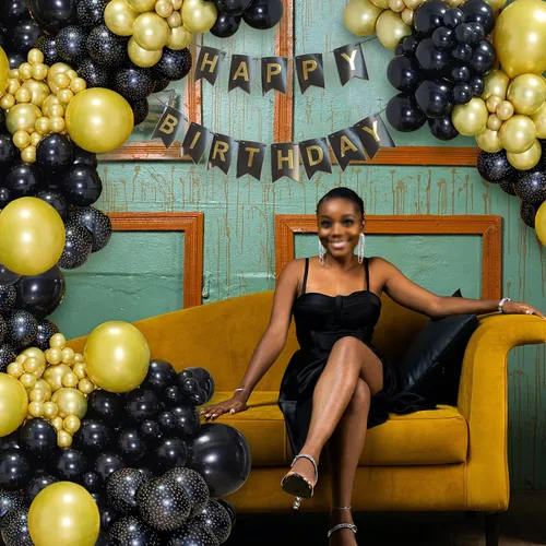 Miniatura 7 de Paquete de 50 globos de látex metálicos negros y dorados de 12 pulgadas con 1 rollo de cinta para decoración de cumpleaños, graduación, celebración