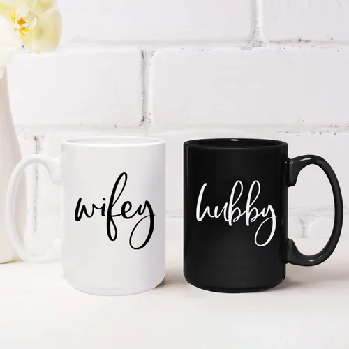 Miniatura 4 de Canopy Street Wifey And Hubby - Juego de tazas a juego con dos tazas de cerámica grandes de 15 onzas de color blanco y negro, divertido juego