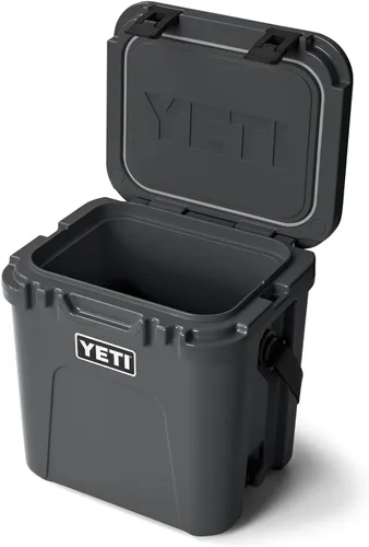 Miniatura 3 de YETI Roadie 24 2.0 - Enfriador duro con correa de hombro DoubleDuty y tapón de drenaje Carbón