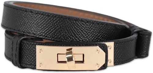 Miniatura 450 de Cinturón de cuero clásico con hebilla de metal para mujer con vestido de jeans