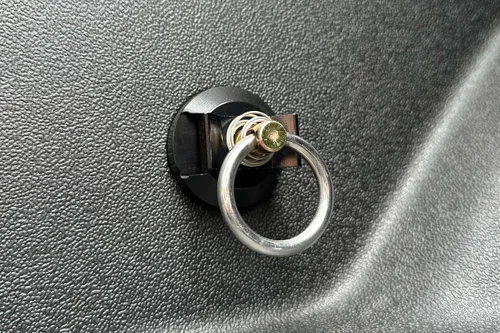 Miniatura 3 de Rivian R1T - Gancho de anillo de amarre para caja de camión y kit de base de montaje de desconexión rápida en L por Team 1EV (8)