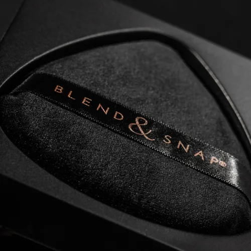 Miniatura 10 de BLEND & SNAP - Esponja de maquillaje triangular de terciopelo grande para una cobertura suave e impecable, esponja secante para base