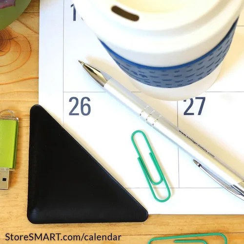 Miniatura 2 de StoreSMART® - Esquinas para calendario, plástico negro, PE1336DBK (paquete de 4)