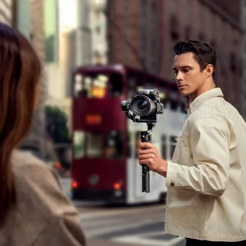 Miniatura 9 de DJI RS 3 Mini, estabilizador de cardán de 3 ejes para cámaras Canon/Sony/Panasonic/Nikon/Fujifilm, carga útil probada de 2 kg (4.4 lbs)