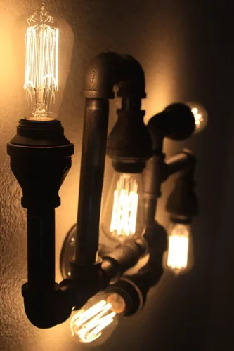 Iluminación industrial: luz de techo empotrada de tubería negra, candelabro Steampunk que se muestra con bombillas Edison vintage, lámpara de tubo