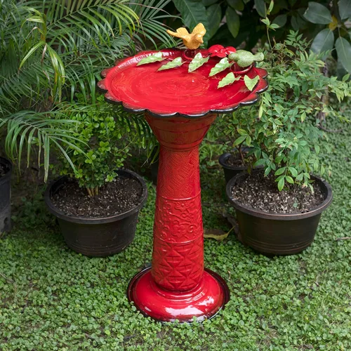 Miniatura 2 de Alpine Corporation - Baño de pájaros de metal para exterior de 28" de alto con estatua de jardín de ardillas y hojas, rojo – Impresionante acento
