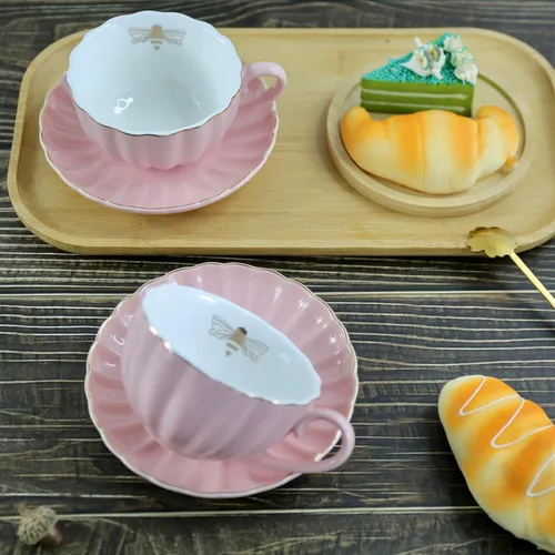 Miniatura 5 de YBK Tech Strengthen - Juego de tazas y platillos de porcelana, taza de 9 onzas con platillo, abeja dorada dentro de la taza (rosa)