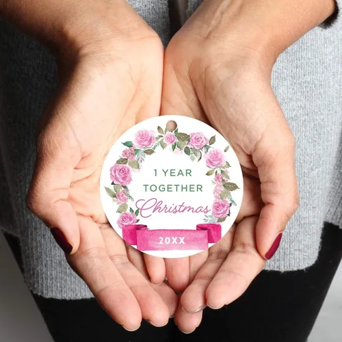 Miniatura 3 de Andaz Press Adorno de Navidad de madera grabado con láser para aniversario de boda, 1 año juntos, Navidad 2025, pancarta de flores rosas, 1 paquete