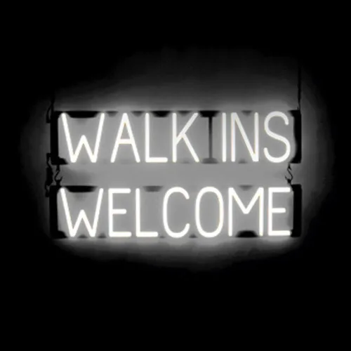 Miniatura 18 de SpellBrite Letrero con texto en inglés "WALK INS WELCOME", con aspecto de neón, fuente de luz LED azul, 29.8 x 15.0 pulgadas