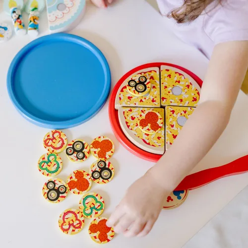Miniatura 9 de Melissa & Doug Mickey Mouse - Juego de pizza de madera y pastel de cumpleaños (32 piezas) - Play Food