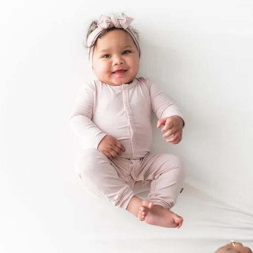 Miniatura 50 de KYTE BABY Mameluco suave unisex con cierre a presión, 97% rayón hecho de bambú, 3% elastano