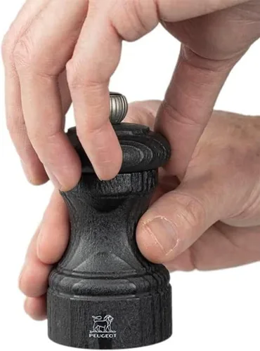 Miniatura 4 de Molinillo de pimienta de madera reciclada manual y su pimienta de comercio justo, acabado negro, 3.9 in - 4 pulgadas