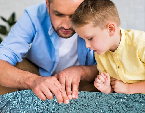 Miniatura 34 de Tela de lentejuelas reversible para pared sensorial para niños, lentejuelas grandes de 0.5 cm para grafiti sensorial para niños pequeños