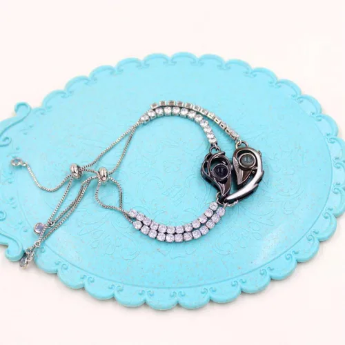 Miniatura 7 de Pulseras de proyección en 100 idiomas con texto en inglés "I Love You", 2 pulseras a juego con rompecabezas de corazón de amor de 0.118 in
