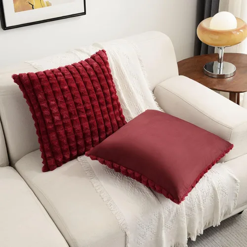 Miniatura 4 de FUTEI Juego de 2 fundas de almohada decorativas burdeos de 22 x 22 pulgadas, fundas de cojín cuadradas color rojo vino, a cuadros de piel sintética