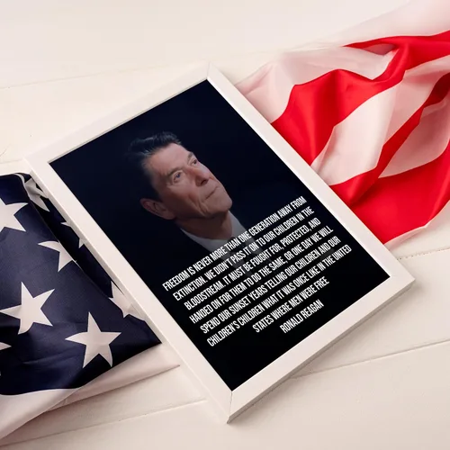 Miniatura 4 de REGALOS DE LUJO AMERICANO Arte de pared con cita patriótica – “La libertad está a una generación de distancia” – Cartel de retrato presidencial