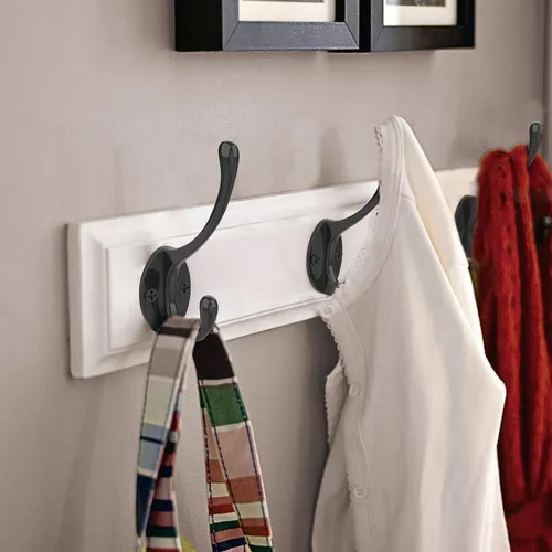 Miniatura 5 de Ganchos de pared de metal resistentes para abrigos, paquete de 10 ganchos negros montados en la pared con 20 tornillos, ganchos dobles para abrigo