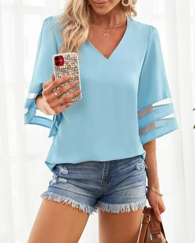 Miniatura 4 de LookbookStore - Blusa para mujer con paneles de malla cuello en V manga acampanada de 34 y corte holgado