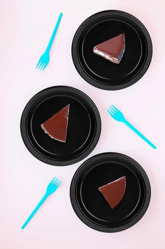Miniatura 2 de DecorRack 30 platos pequeños de plástico, resistentes de 7 pulgadas, desechables para fiestas de cumpleaños de niños, platos de postre para tartas