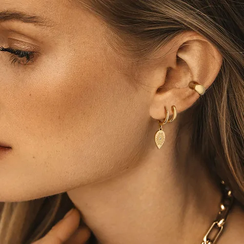 Miniatura 5 de GUEMER Aretes de aro Huggie chapados en oro de 14 quilates, delicados y gruesos, con incrustaciones de zriconia cúbica, para dormir, pequeño