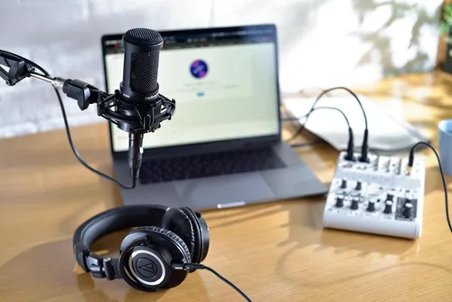 Miniatura 6 de Audio-Technica AT2020 Micrófono de estudio de condensador cardioide XLR, ideal para aplicaciones de proyecto/estudio en casa