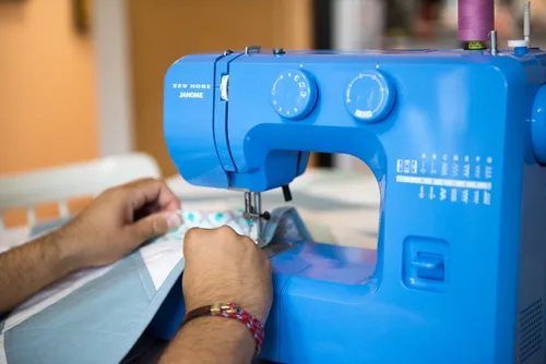 Miniatura 9 de Janome Blue Couture - Máquina de coser fácil de usar con estructura metálica interior, diagrama de bobina, videos tutoriales, ¡hecha pensando