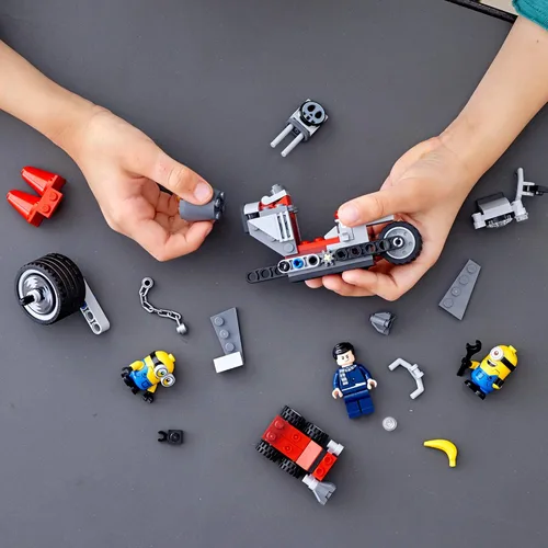 Miniatura 6 de LEGO Minions Unstoppable Bike Chase (75549) Kit de construcción de juguete de Minions, con figuras de Bob, Stuart y Gru Minion, es un gran regalo