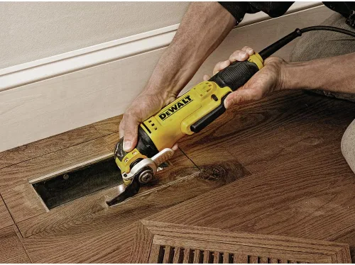Miniatura 7 de DEWALT Herramienta Oscilante, 3 Amperios, con Cable, Incluye Hojas para Madera, Papel de Lija y Bolsa de Herramientas (DWE315K)