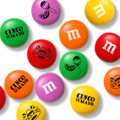 Miniatura 2 de M&M'S WORLD Cinco De Mayo - Caramelos de chocolate con leche, 2 libras de colores surtidos con iconos temáticos del Cinco de Mayo, paquete