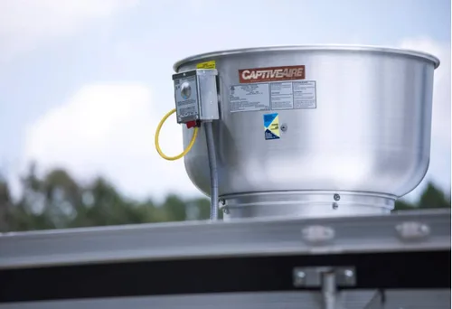 Miniatura 4 de El sistema de campana de escape de perfil bajo para camiones de alimentos incluye una campana de escape de acero inoxidable, un ventilador